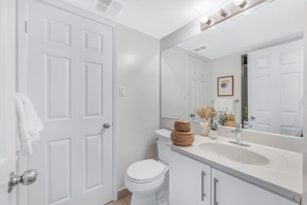 44-Gerrard-Street-West-#1206-Toronto-Web-Salisbury-36