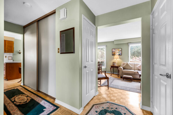 12-Flint-Crescent-Stouffville-Web-Salisbury-14