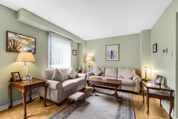 12-Flint-Crescent-Stouffville-Web-Salisbury-15
