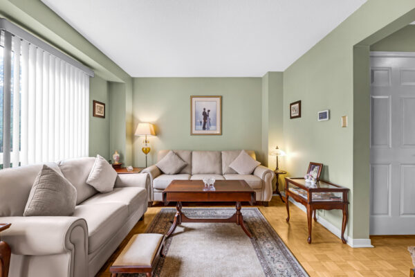 12-Flint-Crescent-Stouffville-Web-Salisbury-16