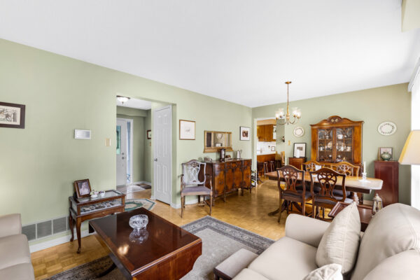 12-Flint-Crescent-Stouffville-Web-Salisbury-18