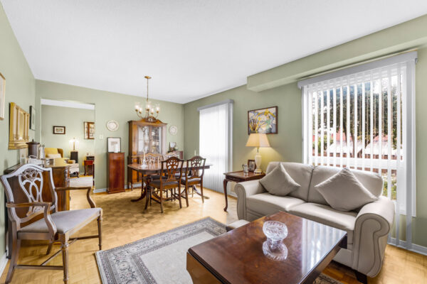 12-Flint-Crescent-Stouffville-Web-Salisbury-19