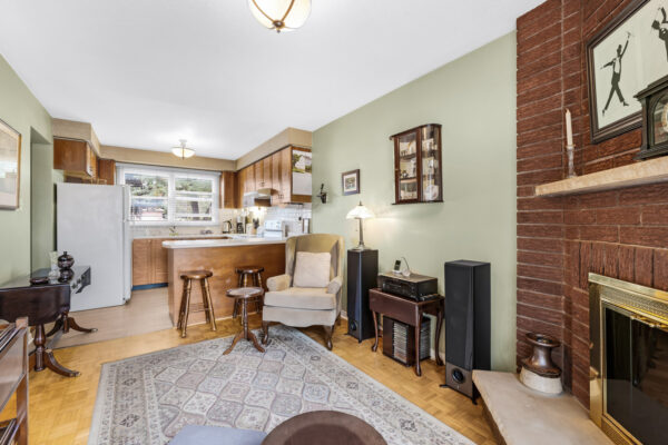 12-Flint-Crescent-Stouffville-Web-Salisbury-23