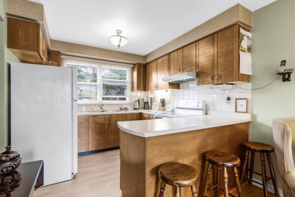 12-Flint-Crescent-Stouffville-Web-Salisbury-25