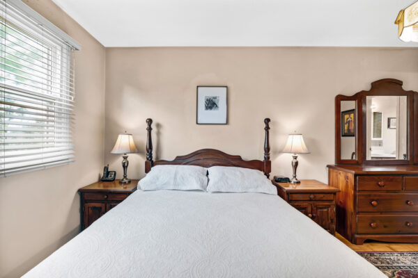 12-Flint-Crescent-Stouffville-Web-Salisbury-35