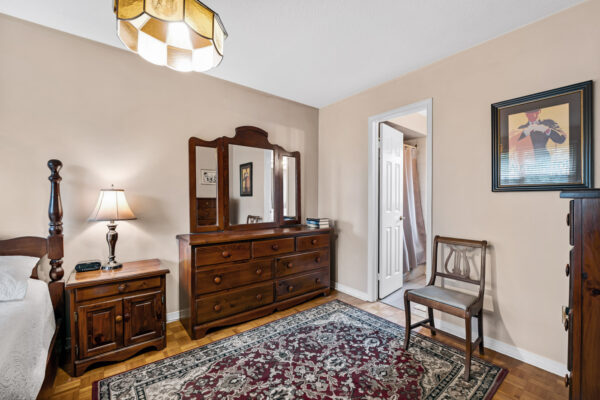 12-Flint-Crescent-Stouffville-Web-Salisbury-37