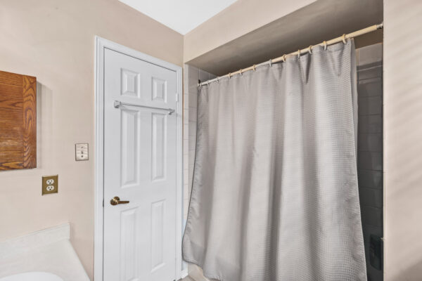 12-Flint-Crescent-Stouffville-Web-Salisbury-39