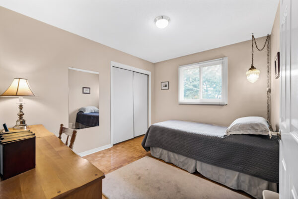 12-Flint-Crescent-Stouffville-Web-Salisbury-40