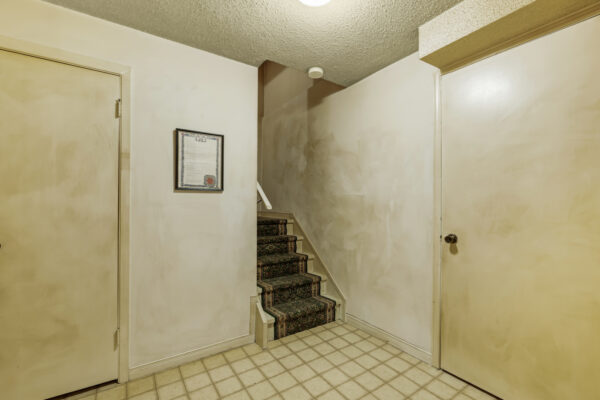 12-Flint-Crescent-Stouffville-Web-Salisbury-47