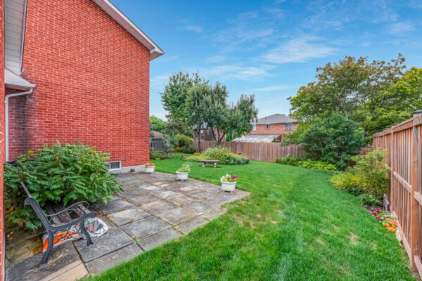 12-Flint-Crescent-Stouffville-Web-Salisbury-54