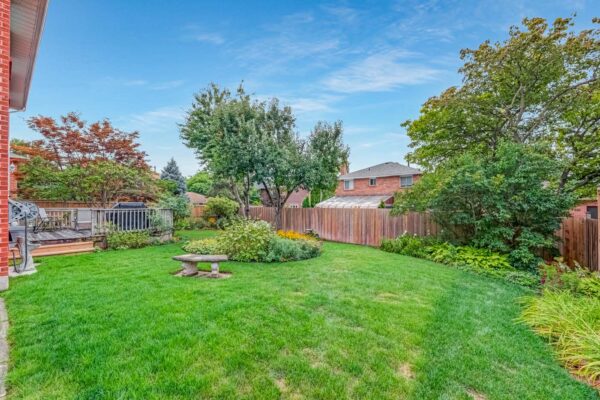 12-Flint-Crescent-Stouffville-Web-Salisbury-55