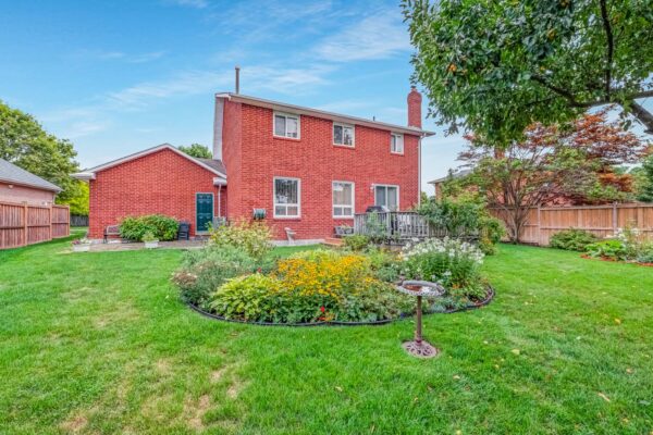 12-Flint-Crescent-Stouffville-Web-Salisbury-56