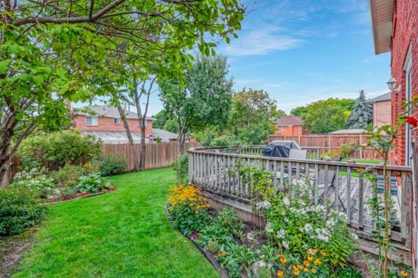 12-Flint-Crescent-Stouffville-Web-Salisbury-58