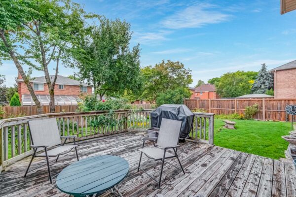 12-Flint-Crescent-Stouffville-Web-Salisbury-63