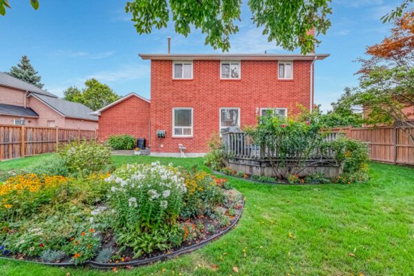 12-Flint-Crescent-Stouffville-Web-Salisbury-64