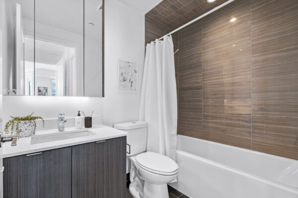 15-Merchants'-Wharf-#942-Toronto-Web-Salisbury-32