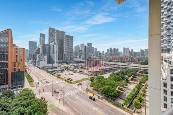 15-Merchants'-Wharf-#942-Toronto-Web-Salisbury-43