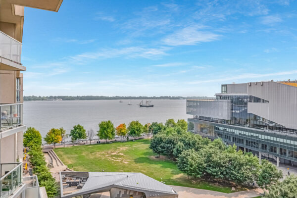 15-Merchants'-Wharf-#942-Toronto-Web-Salisbury-44