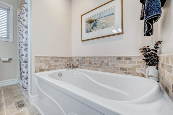 1742-Shadybrook-Drive-Pickering-Web-Salisbury-45