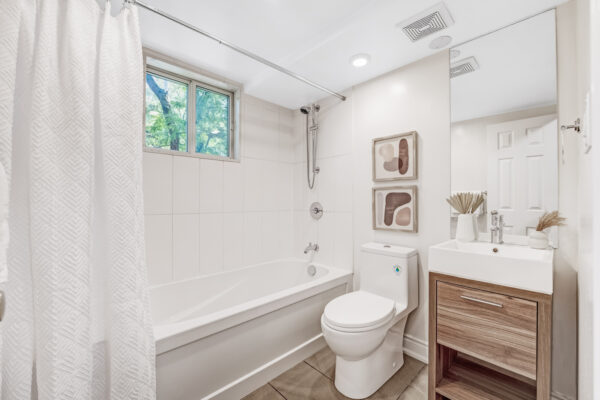 28-Admiral-Road-#10-Toronto-Web-Salisbury-31