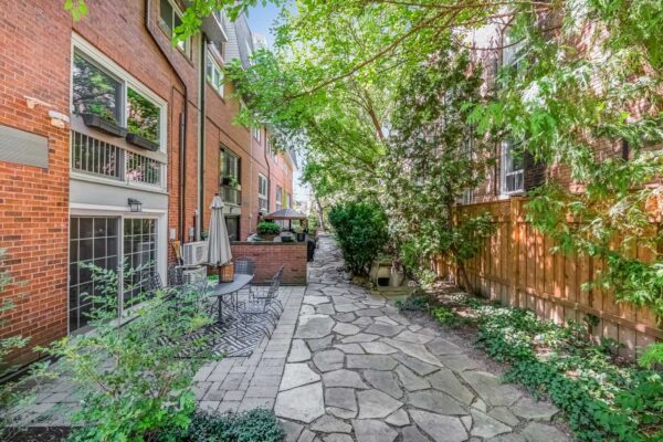 28-Admiral-Road-#10-Toronto-Web-Salisbury-50