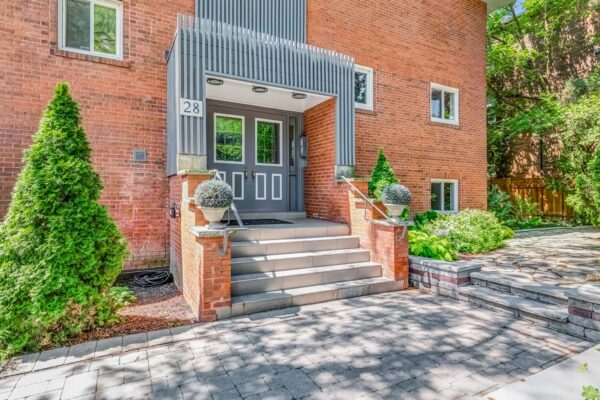 28-Admiral-Road-#10-Toronto-Web-Salisbury-7