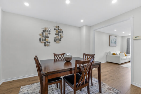 43-Riverglen-Drive-Georgina-Web-Salisbury-19