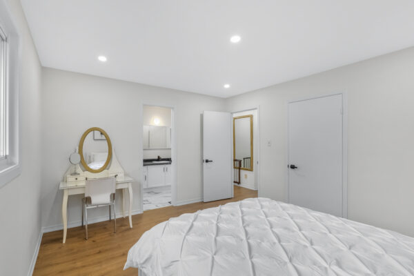 43-Riverglen-Drive-Georgina-Web-Salisbury-33