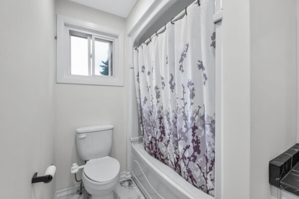 43-Riverglen-Drive-Georgina-Web-Salisbury-35