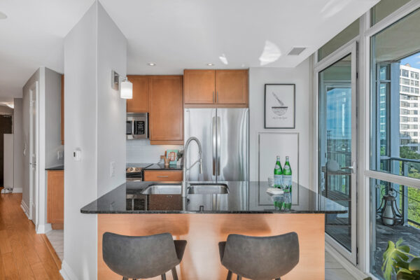 1055-Southdown-Road-#611-Mississauga-Web-Salisbury-19