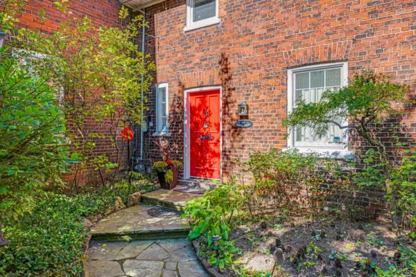 22-Beechwood-Crescent-Toronto-Web-Salisbury-10