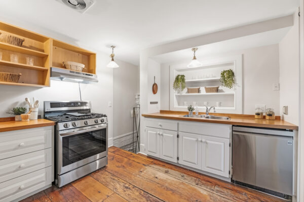 22-Beechwood-Crescent-Toronto-Web-Salisbury-25