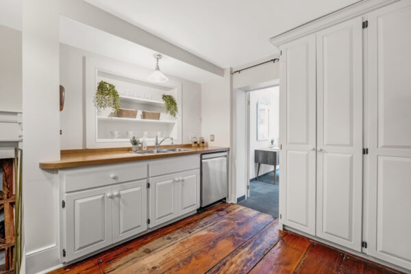 22-Beechwood-Crescent-Toronto-Web-Salisbury-26