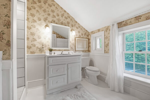 22-Beechwood-Crescent-Toronto-Web-Salisbury-41