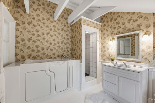 22-Beechwood-Crescent-Toronto-Web-Salisbury-42