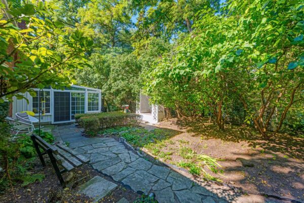 22-Beechwood-Crescent-Toronto-Web-Salisbury-47