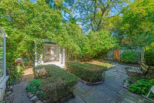 22-Beechwood-Crescent-Toronto-Web-Salisbury-50