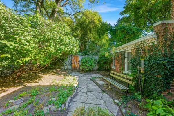 22-Beechwood-Crescent-Toronto-Web-Salisbury-53