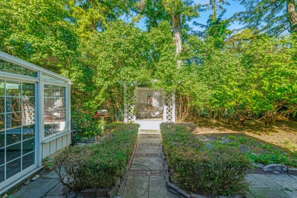 22-Beechwood-Crescent-Toronto-Web-Salisbury-55