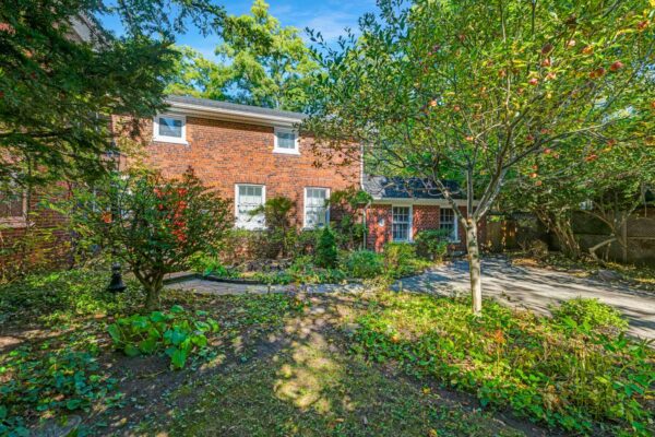 22-Beechwood-Crescent-Toronto-Web-Salisbury-7