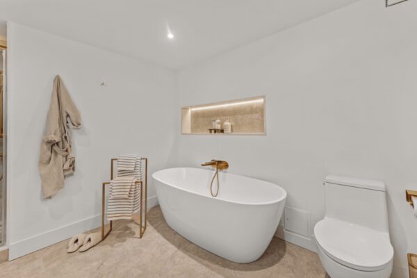 3900-Yonge-Street-#405-Toronto-Web-Salisbury-47