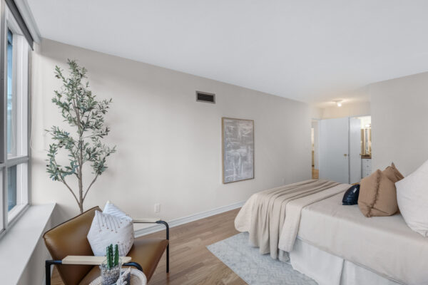 33-Weldrick-Road-East-#303-Richmond-Hill-Web-Salisbury-26