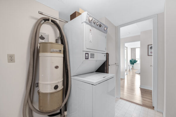 33-Weldrick-Road-East-#303-Richmond-Hill-Web-Salisbury-32