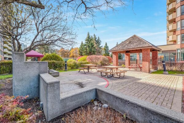 33-Weldrick-Road-East-#303-Richmond-Hill-Web-Salisbury-50