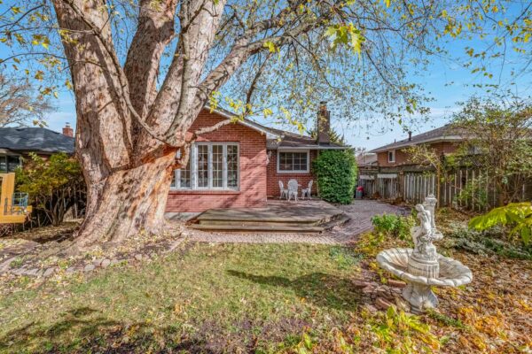 38-Lochleven-Drive-Toronto-Web-Salisbury-53