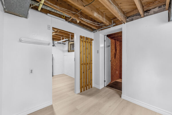 16-Revcoe-Drive-Toronto-Web-Salisbury-62