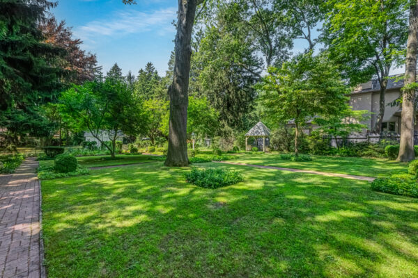 190-Donnelly-Drive-Mississauga-Web-Salisbury-102