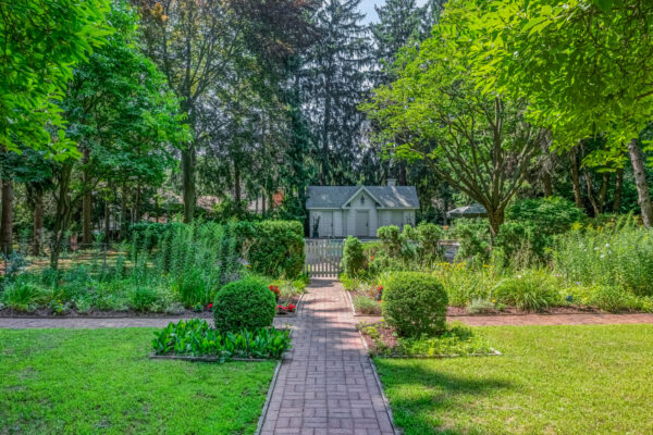 190-Donnelly-Drive-Mississauga-Web-Salisbury-104