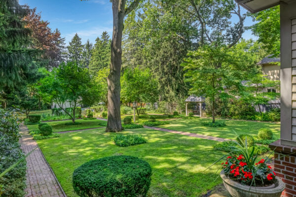 190-Donnelly-Drive-Mississauga-Web-Salisbury-93