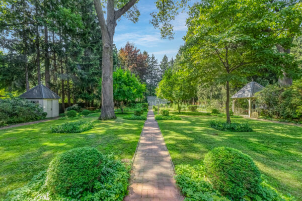 190-Donnelly-Drive-Mississauga-Web-Salisbury-94